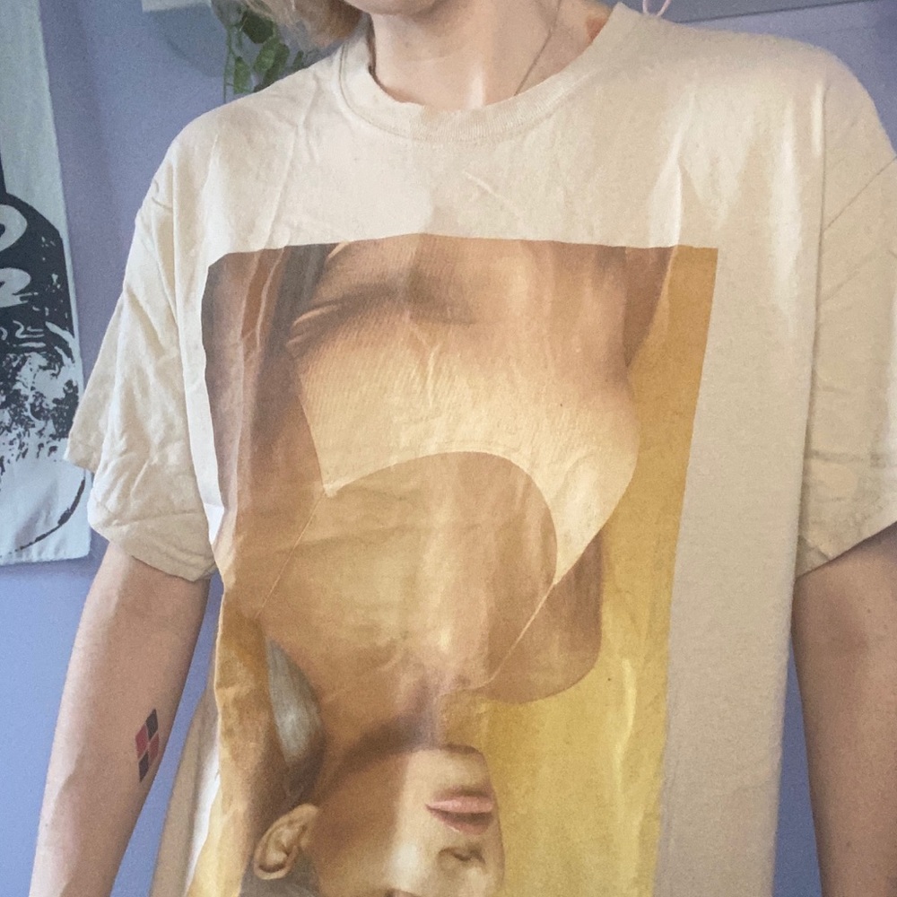 Sweetner album tshirt